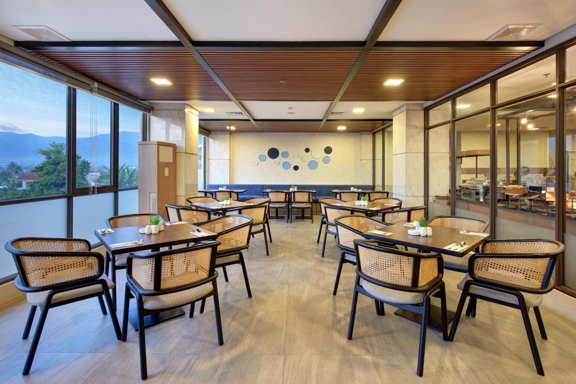 Aston Palu Hotel & Conference Center Eksteriør billede